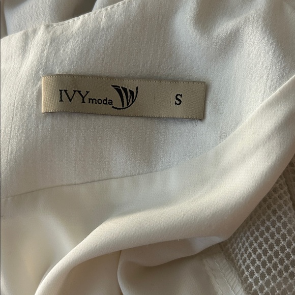 Ivy Moda | White embroidered sheath dress-size small - Picture 4 of 5